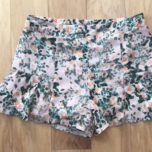 Floral shorts with ruffled trim